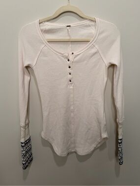 Free People White Waffle Knit Henley Top Blue Patterned Knit Cuffs Womens Small